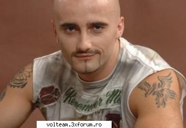 chiar asa , la multi ani   :)  =)  :razz: avem de spus cuiva 