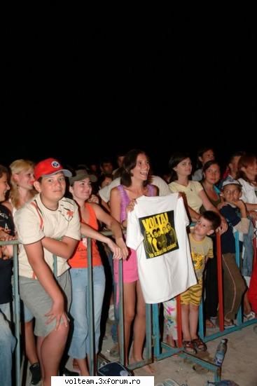 smiley-ul ala cu day dreaming :wink2: 
ce pot sa k ultimul si singurul meu concert de la mare a fost