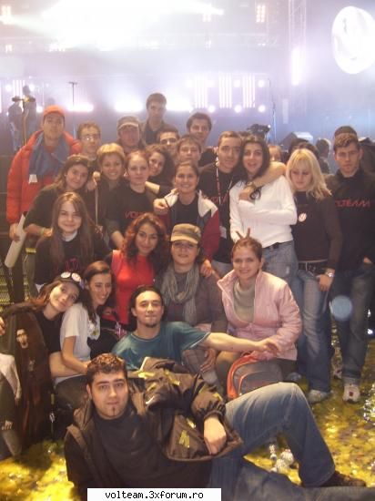 a fost mult prea frumos !8-> am asteptat atat sa vina concertul iar acum nu pot sa cred k a :nono: