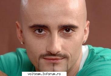 la multi ani , volteam(3 anishori) , hristos a inviat , doresc tuturor fanilor voltaj ..... :cool: